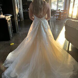 Unworn, Unaltered A-line Wedding Dress, Size 8